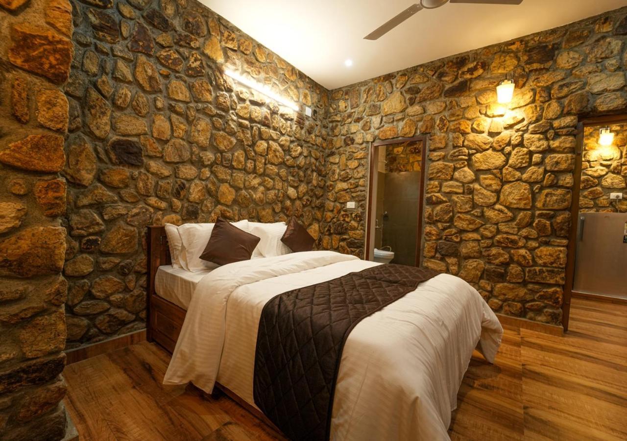Tiyans Stone Castle Private Tea Villa Vagamon By Voye Homes Exterior photo