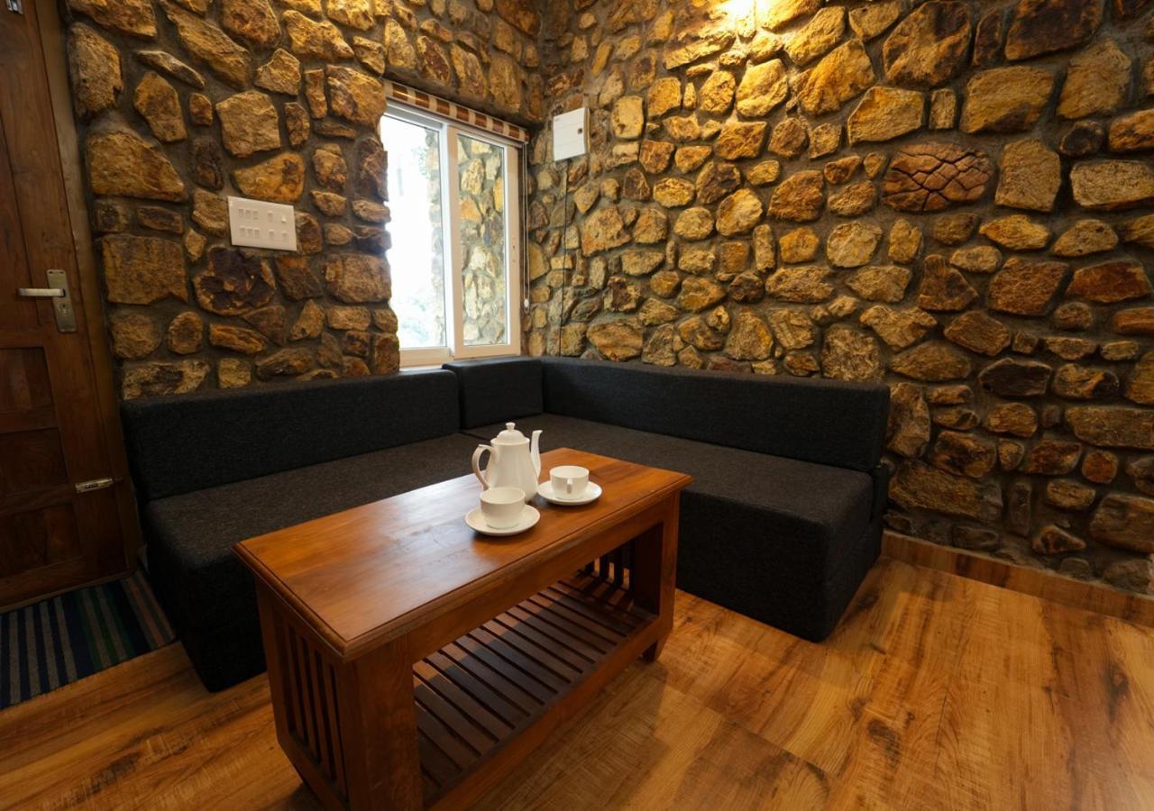Tiyans Stone Castle Private Tea Villa Vagamon By Voye Homes Exterior photo